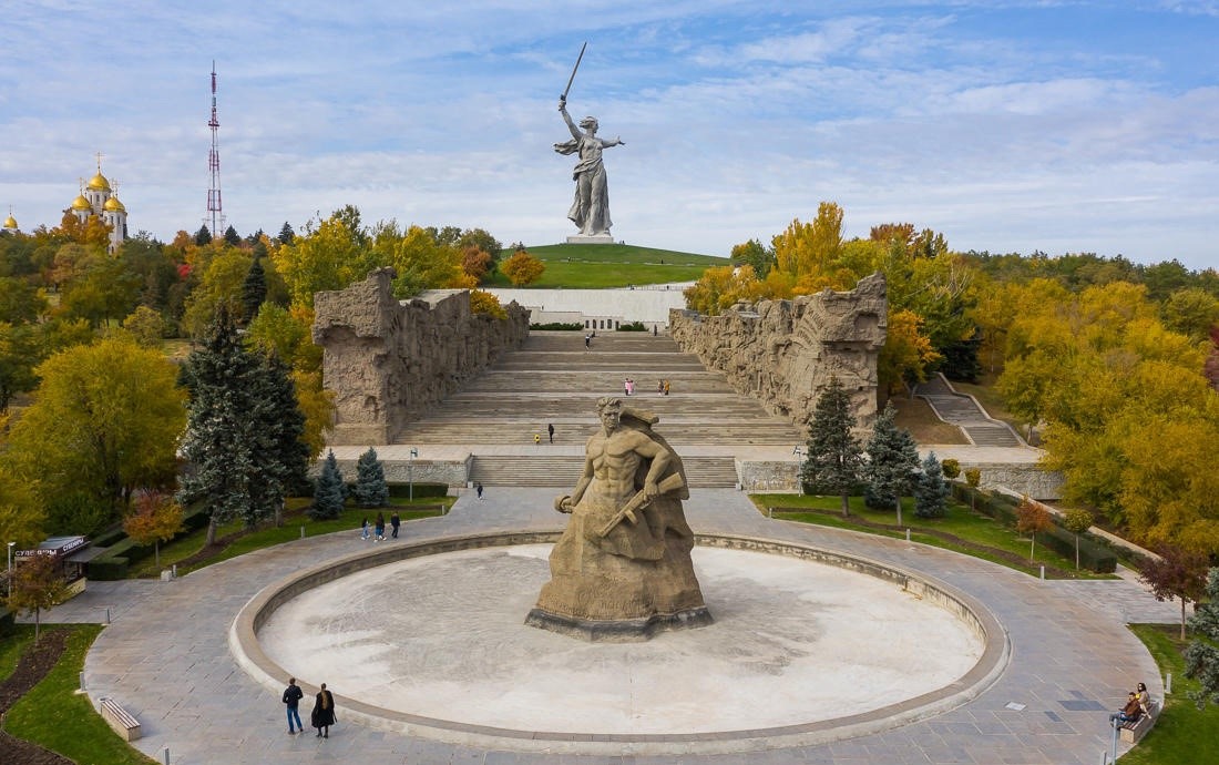 Памятник-ансамбль на Мамаевом кургане. Город-герой Волгоград