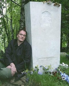 Квентин Тарантино на могиле Б. Пастернака