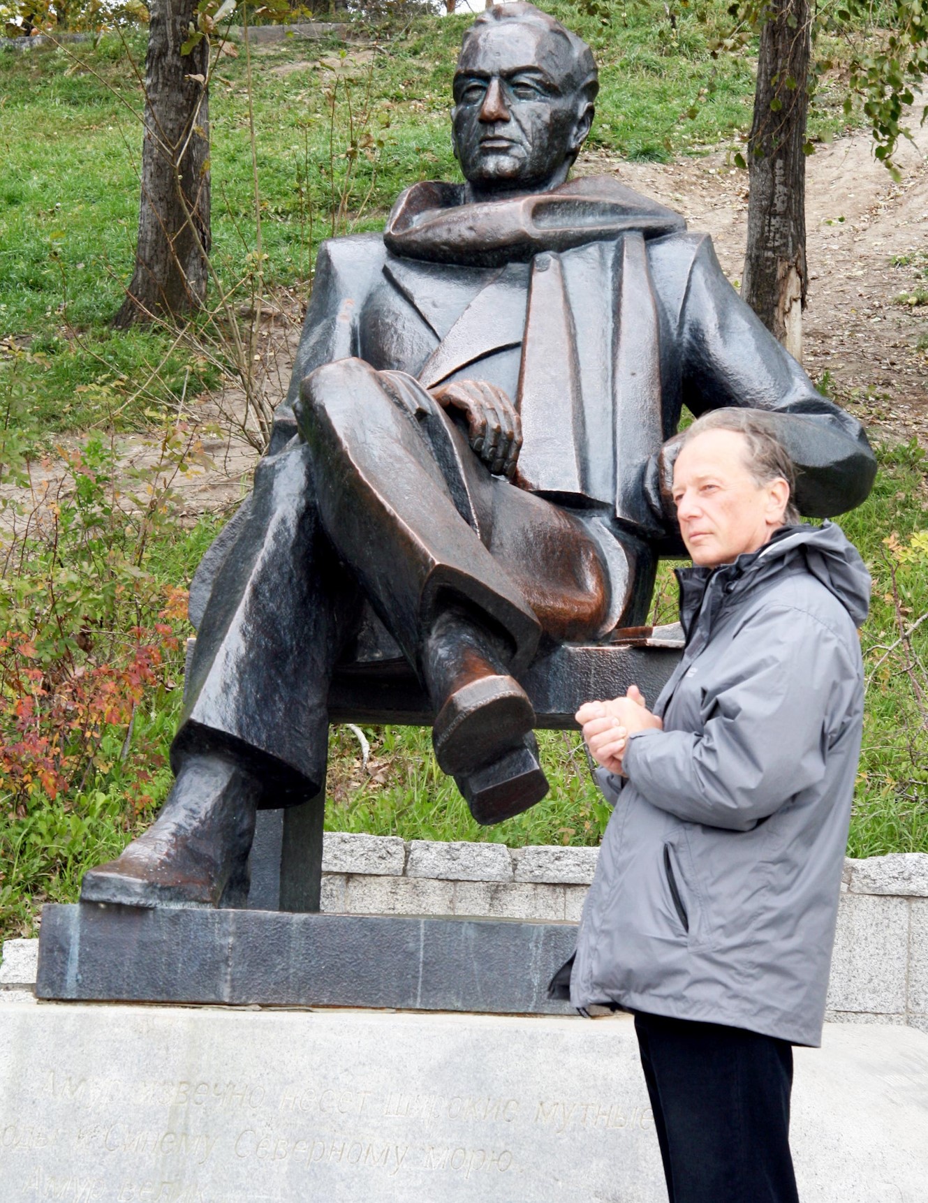 М. Н. Задорнов (1948-2017 гг.) у памятника Н. П. Задорнова