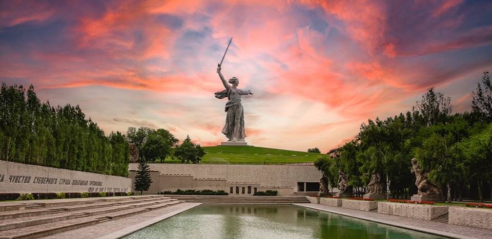 Монумент «Родина-мать зовёт!» на Мамаевом кургане.  Город-герой Волгоград