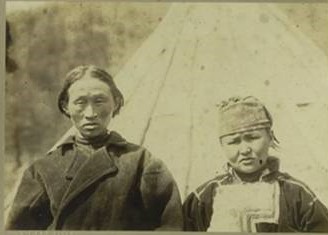 Муж с женой.1908 год.  Фотограф Васильев В. Н. Фотоколлекции РЭМ 