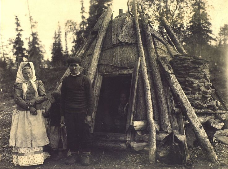 Плотников В.А. Семья лопаря Голых.
Саами. Россия, Мурманская область, Кольский р-он, 
Пулозеро д. (Архангельская губ., погост Пулозеро), не позднее 1908 г. 
Фото из коллекции МАЭ РАН