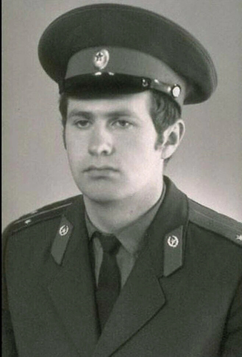 Жириновский В.В. во время службы офицером