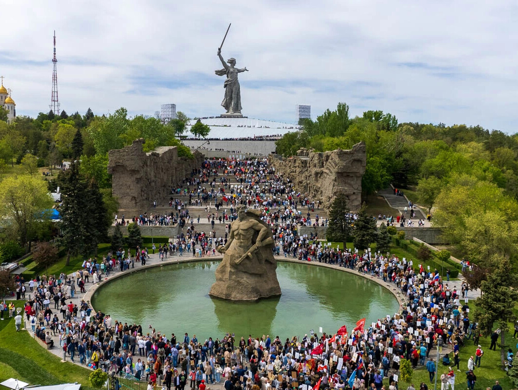 Мамаев курган.  Город-герой Волгоград.